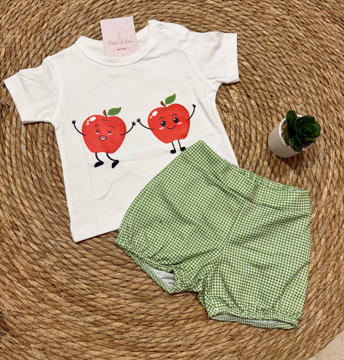 Conjunto Manzanas con Pantalon de Cuadros
